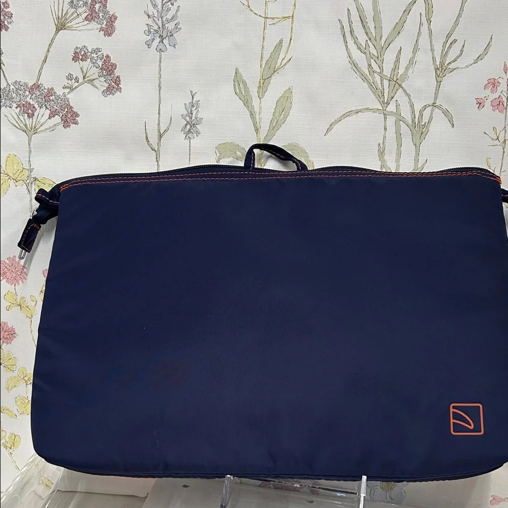 Tucano Lampo slim shoulder bag for iPads 13” MacBook pro air, Designed In Italy